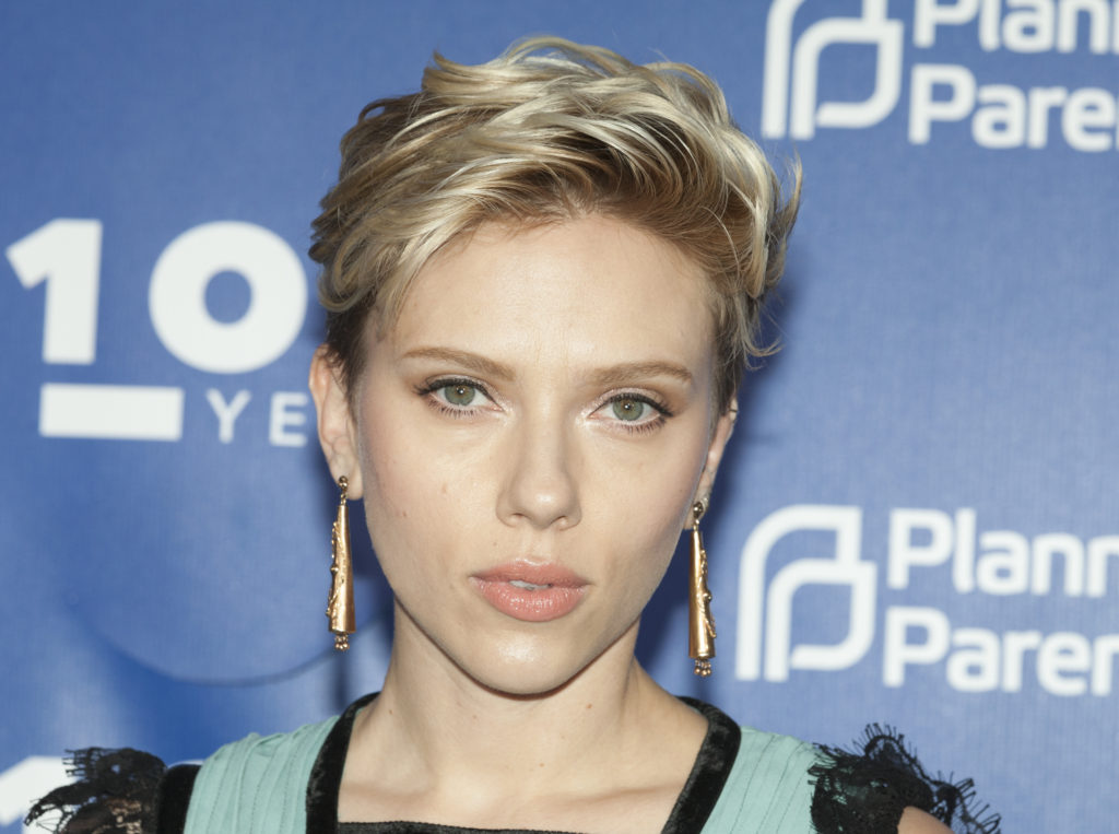 Scarlett Johansson Short Hair: 15 Pics to Show Your Hairdresser | New Idea  Magazine