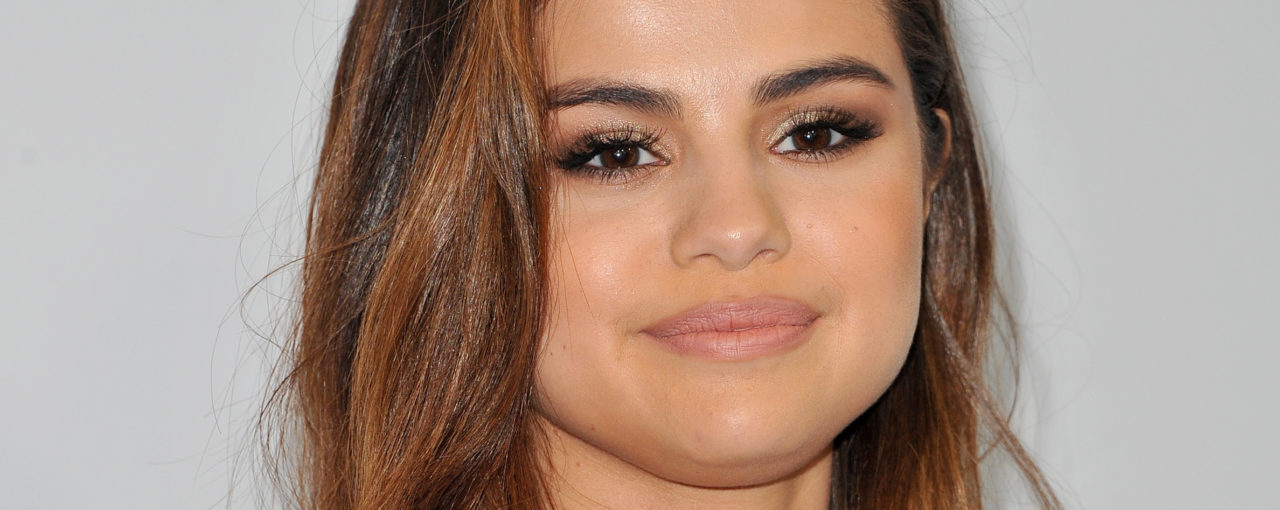 Selena Gomez Unpolished Lob Haircut And Bronze Balayage On